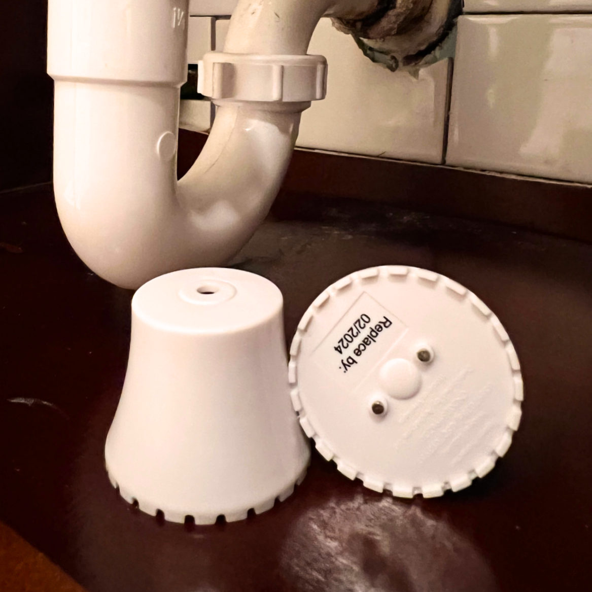 Simple low-cost solution to costly water damage. Flood Buzz are small water leak alarms placed in likely leaky spots throughout your home. At the drop of water, the alarm sounds, alerting you to a leak and avoiding expensive water damage.